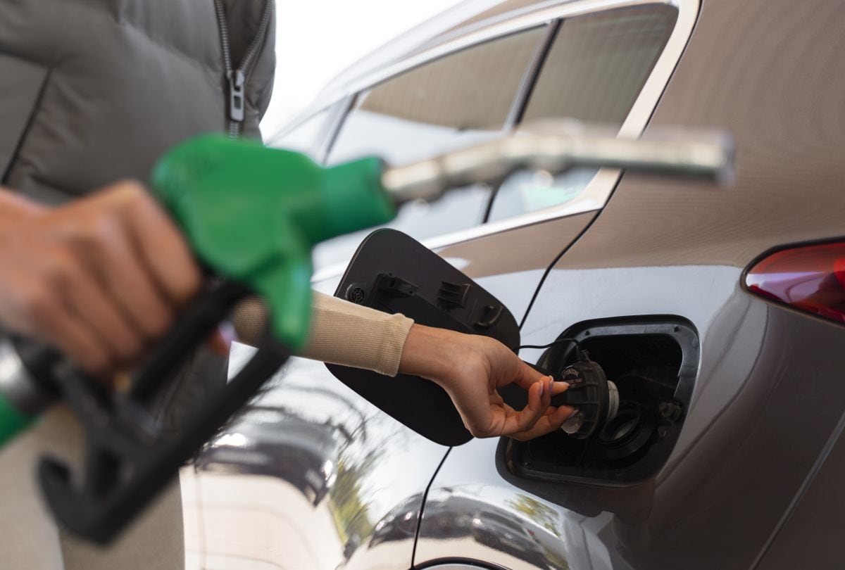Así se disparan los precios de la gasolina antes del Día de los Caídos: qué estados pagarás más y cómo cuidar tu bolsillo (Foto: Freepik)