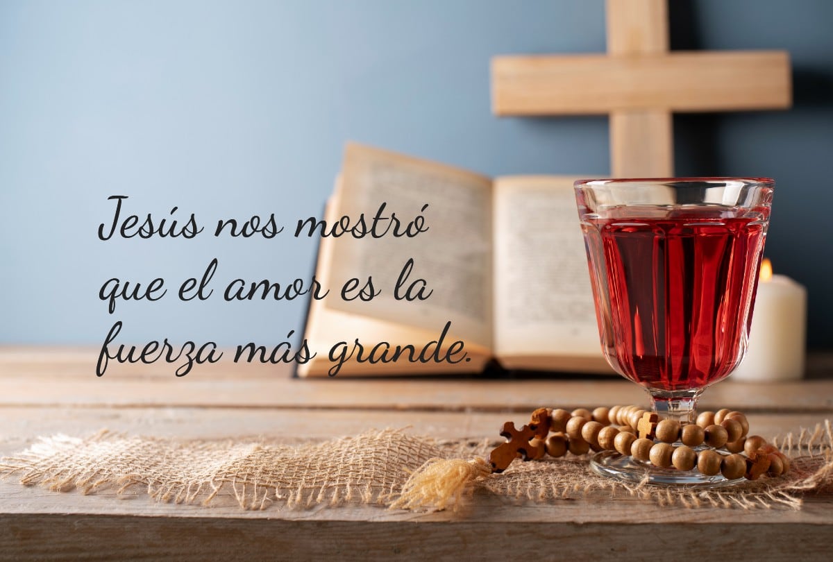 Comparte con tu familia momentos de reflexión en este Jueves Santo 2026. | Crédito: Composición Gestión Mix / Freepik