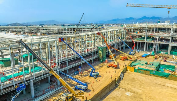 El aeropuerto Internacional de Chinchero se encuentra en construcción pero estaría en riesgo continuidad de su contrato, según Contraloría. FOTO: GEC.
