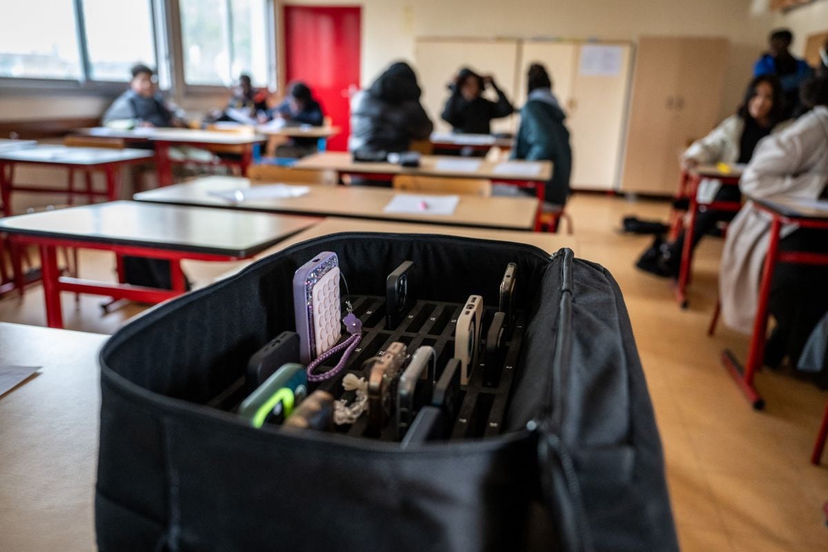 Prohibición de celulares en colegios. (Foto: BERTRAND GUAY / AFP)