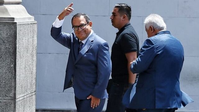 Alberto Otárola reapareció en Palacio de Gobierno y se reunió una hora con Boluarte
