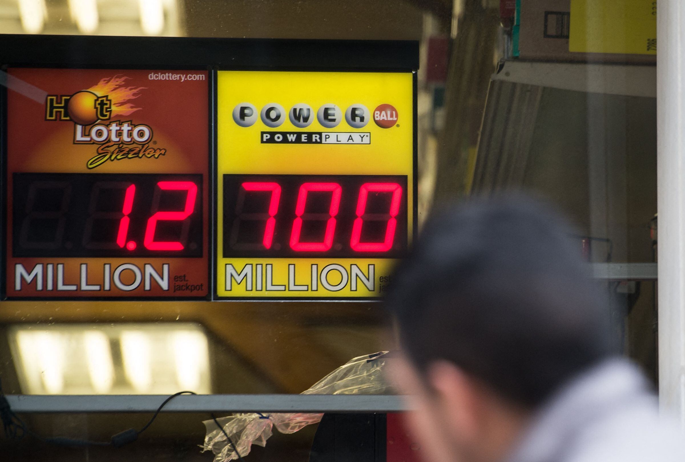 Miles de jugadores del Powerball sueñan con ser los próximos ganadores del premio mayor de la lotería (Foto: AFP)