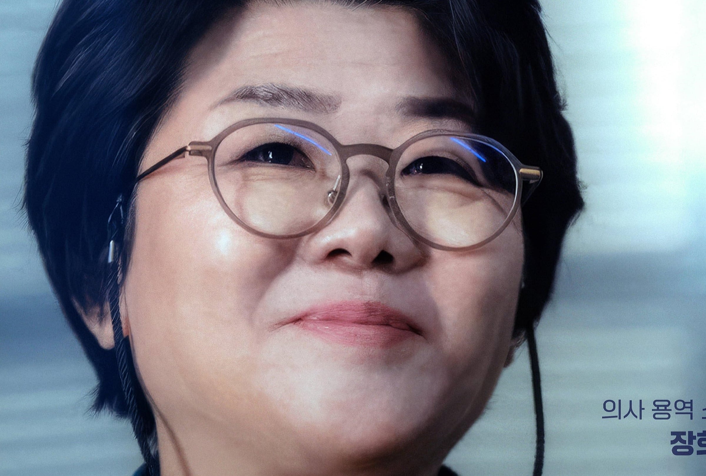 Lee Jung-eun asume el papel de Jang Hee-sook, directora de una agencia de contratación de médicos, en la serie coreana "Doctora X" (Foto: Studio S/ Studio Dragon/ HighZium Studio)