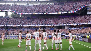 El Mundial arranca con pasión... y algunos asientos vacíos