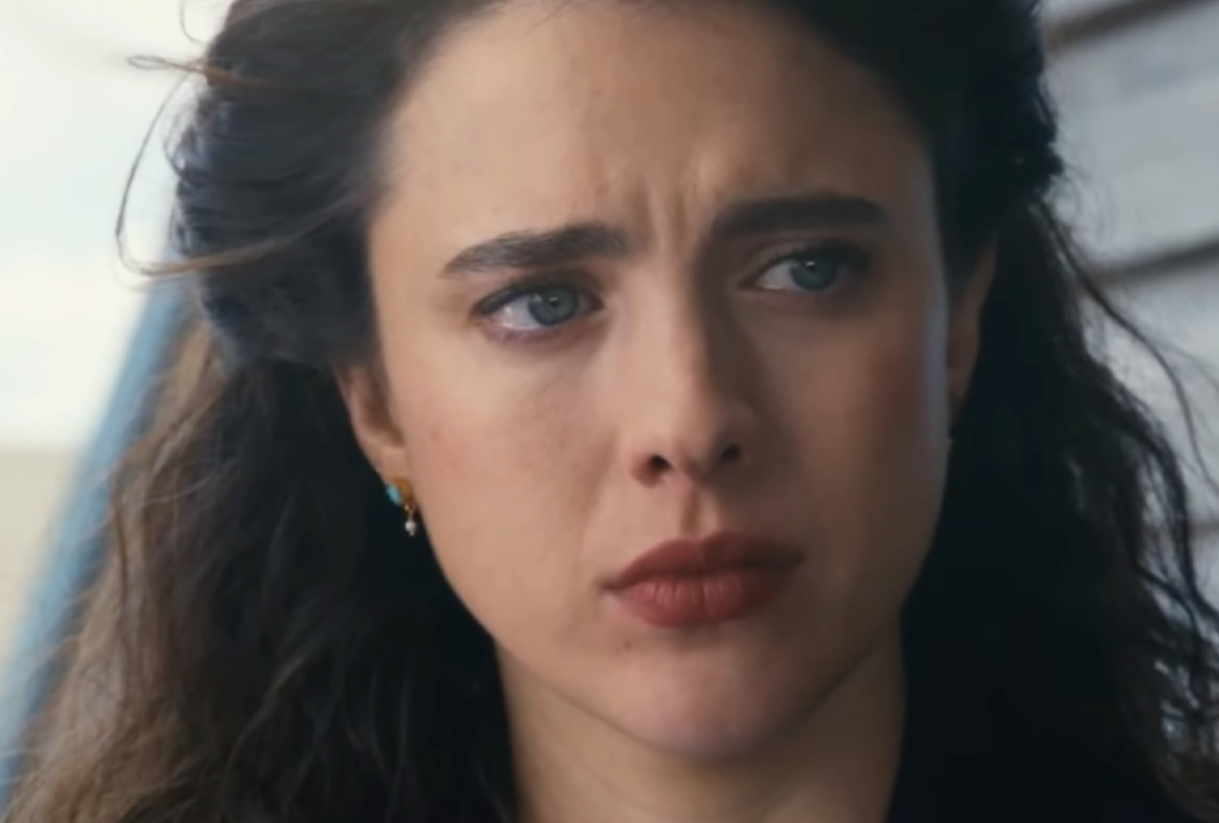 La actriz estadounidense Margaret Qualley como Maya en una escena de la película "Love of Your Life" (Foto: Amazon MGM Studios / General Admission / Open Invite Entertainment)