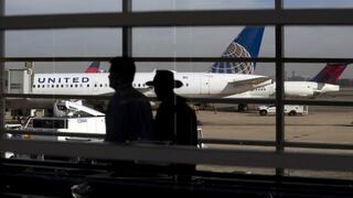 Aerolíneas gastan para resolver problemas tras escándalo de United Airlines