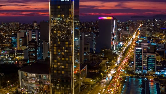 Este hotel se destaca por su ubicación estratégica en el centro financiero de Lima y su infraestructura de clase mundial. Cuenta con un centro de convenciones de última generación, salas de reuniones y servicios ejecutivos para satisfacer las necesidades de los viajeros de negocios. (Foto: Hotevia).