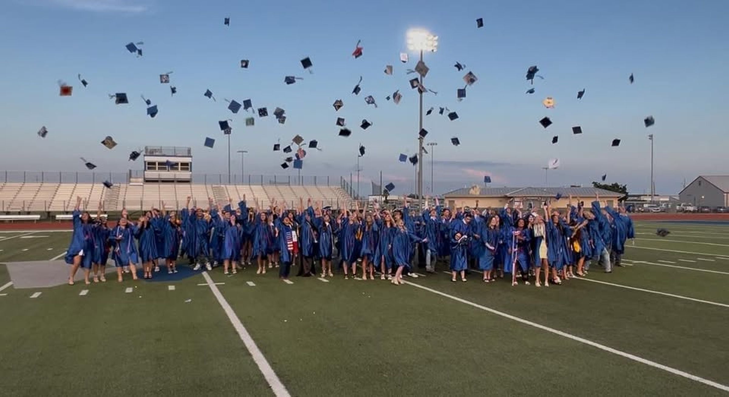 Estudiantes ingresando a Whitney High School, el número uno de California (Foto: Whitney High School )