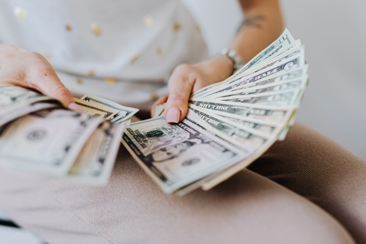 Cerca de 32 mil mujeres accedieron a créditos en 2024, representando el 62% de los desembolsos del banco y consolidando su protagonismo en la economía.(Foto: Pexels/Karolina Grabowska).