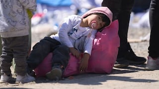 Alertan que niños migrantes de tres años acuden solos ante jueces migratorios en Arizona