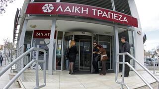 Bancos de Chipre reabrieron sus puertas bajo estrictos controles sobre las transacciones