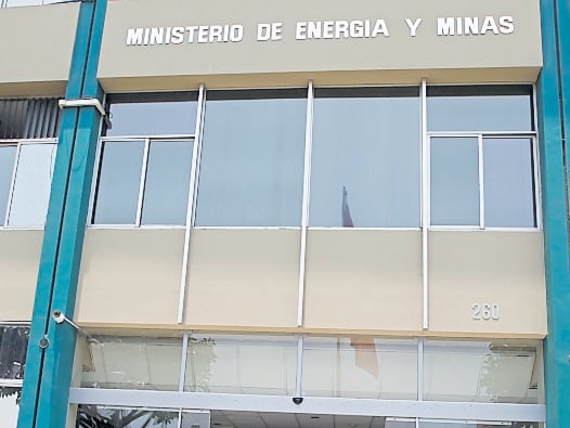 El ministro de Energía y Minas, Luis Bravo de la Cruz, también fue citado, pero indicó que no asistiría alegando que tenía compromisos previamente pactados. (Foto: Carolina Urra)