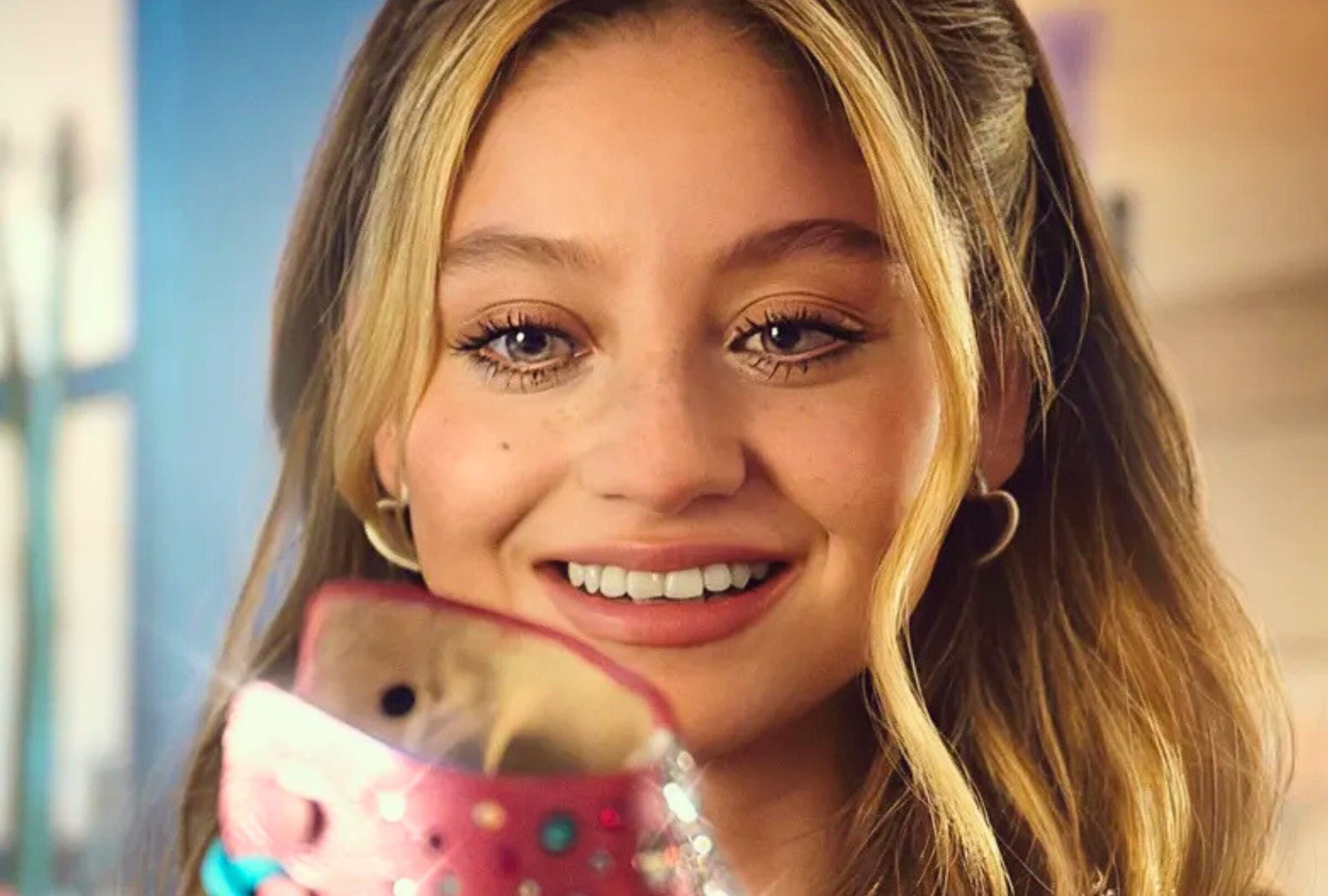 Karol Sevilla como Luna Valente en una escena de la serie "Soy Luna: Volver a rodar" (Foto: Metrovisión Producciones / Disney+)