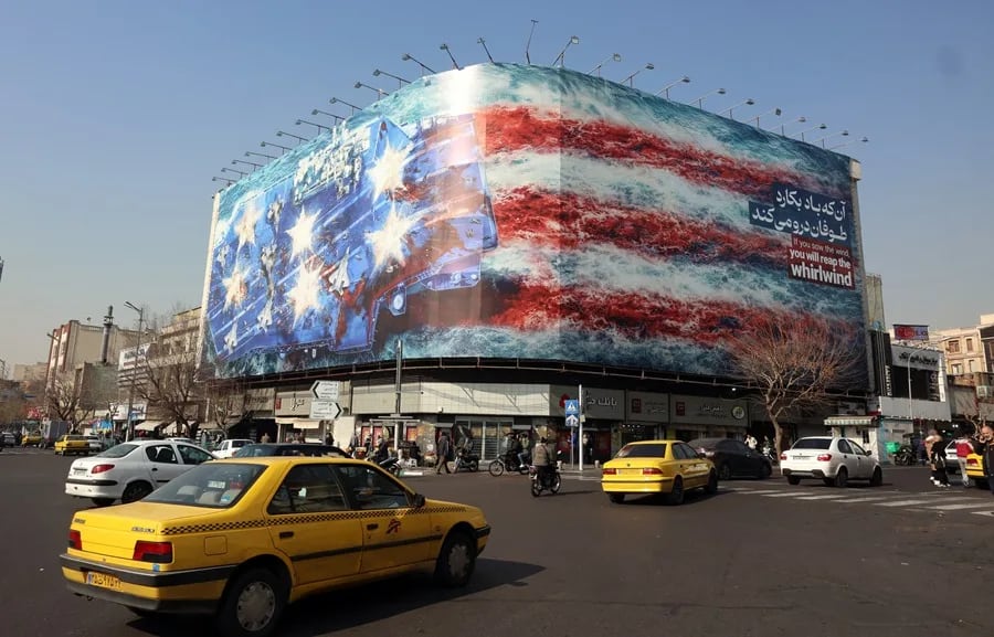 Fotografía de archivo de una valla publicitaria contra Estados Unidos, en Teherán (Irán). EFE/EPA/ Abedin Taherkenareh
