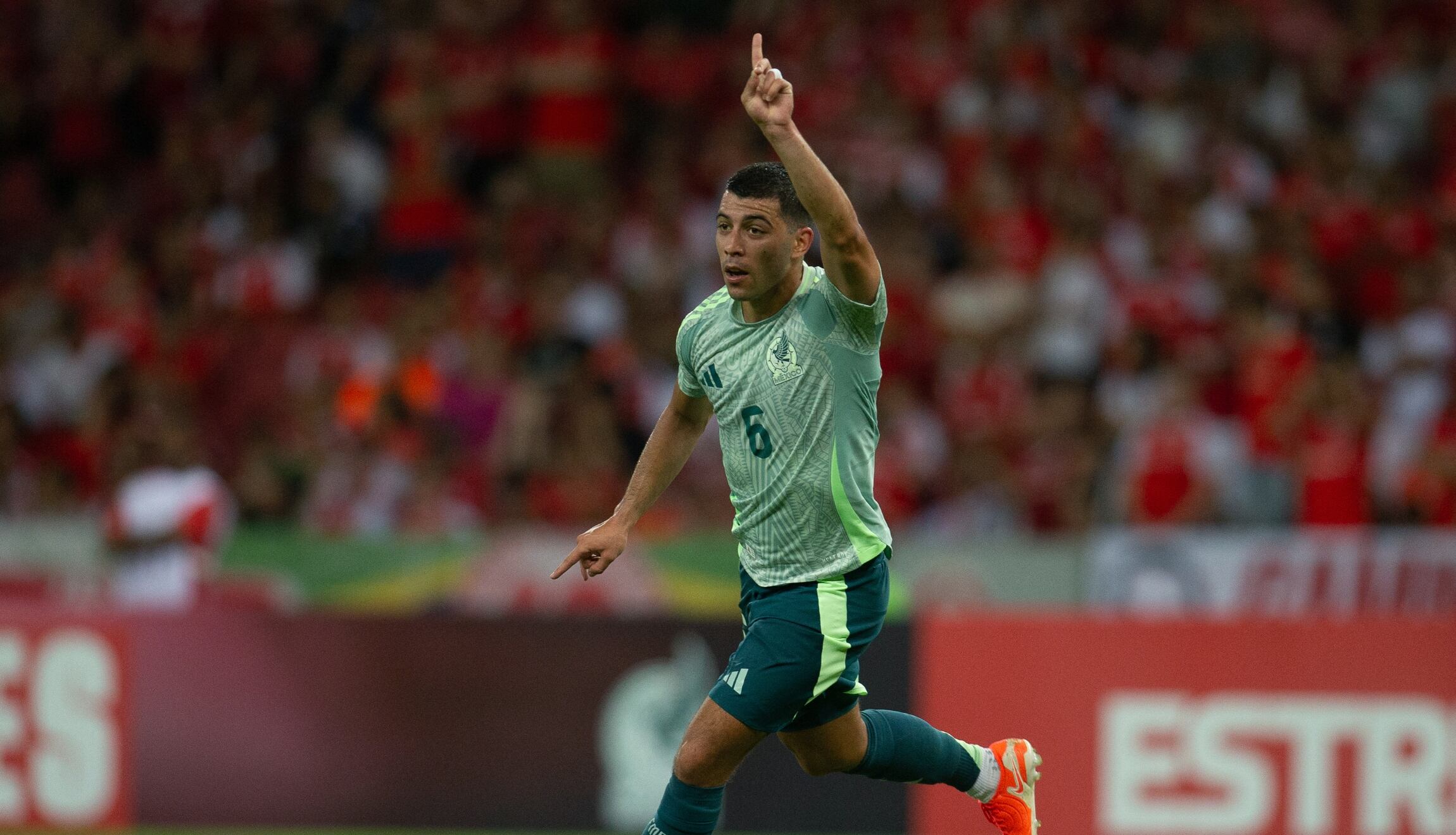 México enfrentó al Inter de Porto Alegre en partido amistoso. (Foto: AFP)