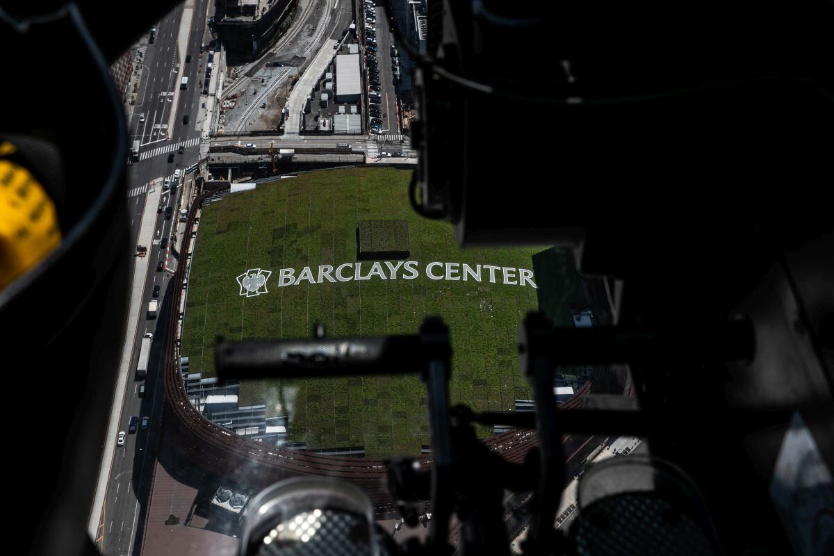 El Barclays Center se ve durante un paseo en helicóptero Blade Urban Air Mobility Inc. sobre el distrito de Brooklyn de Nueva York, EE.UU., el martes 7 de mayo de 2019. Fotógrafo: Jeenah Moon/Bloomberg