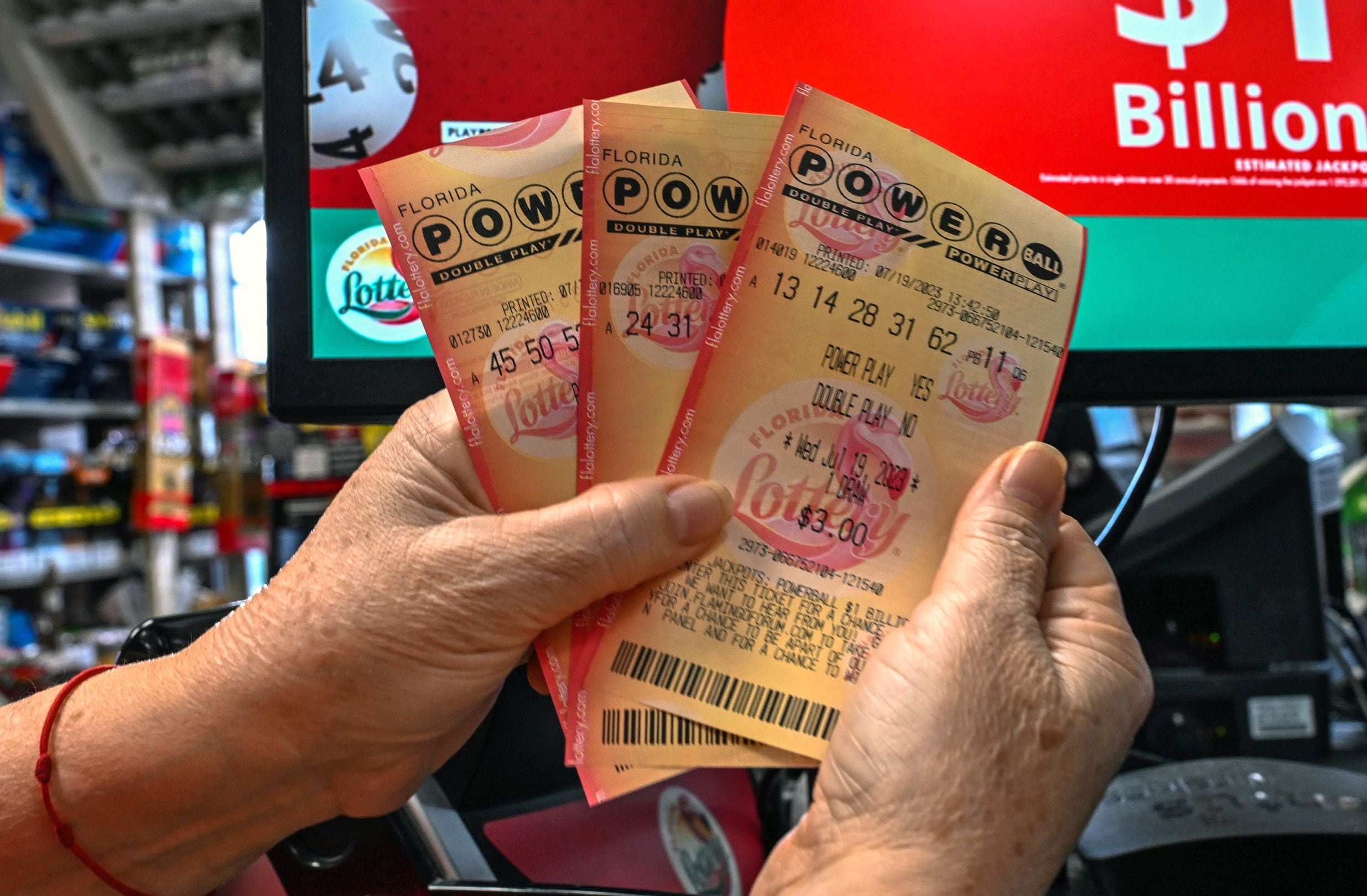 Los plazos límite para la venta de boletos del Powerball varían según la jurisdicción. (Foto: GIORGIO VIERA / AFP)