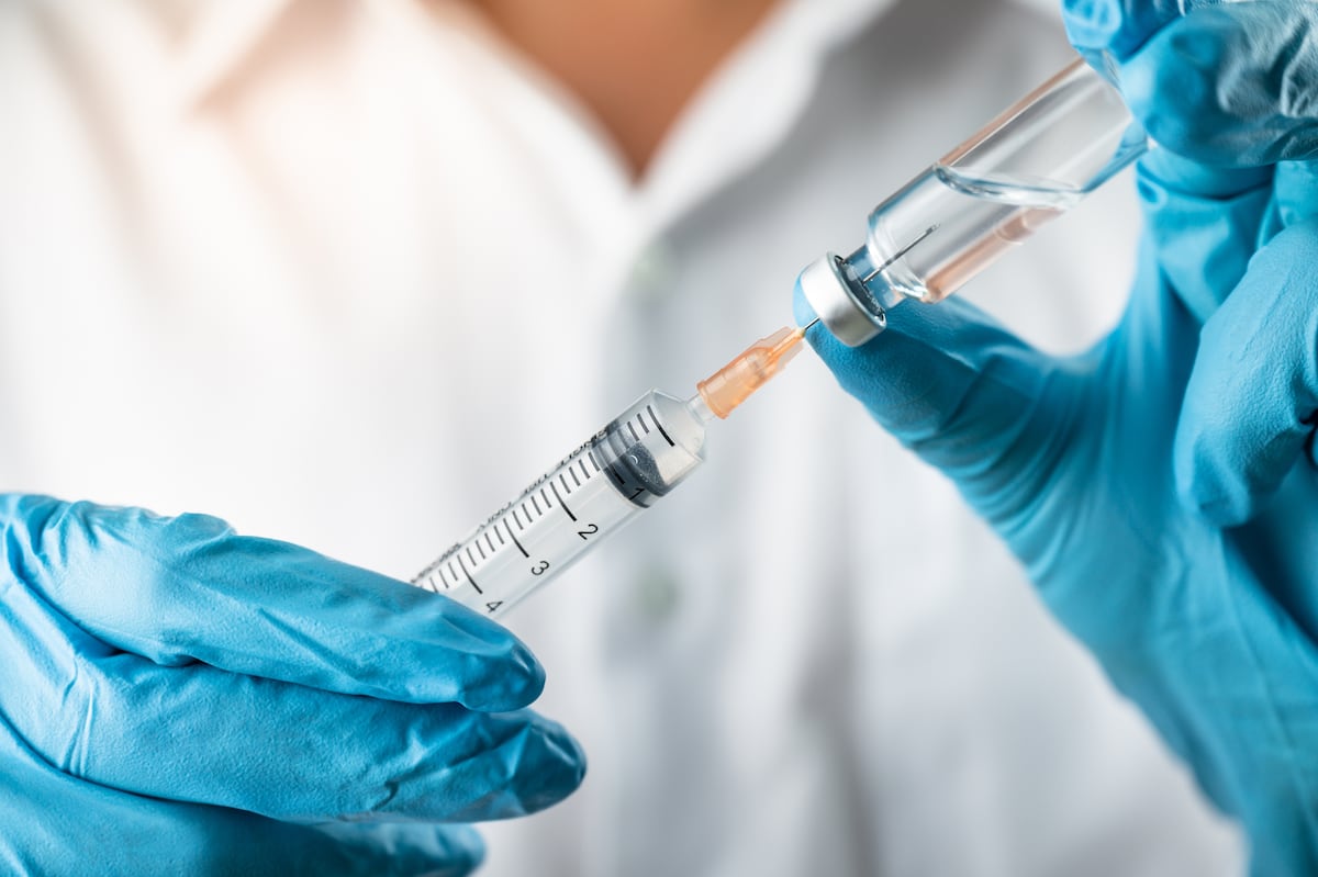 En el tercer y cuarto año se desarrollarán prototipos, es decir, las primeras versiones de la nueva vacuna contra la tuberculosis hecha con ADN peruano. Foto: shutterstock / referencial