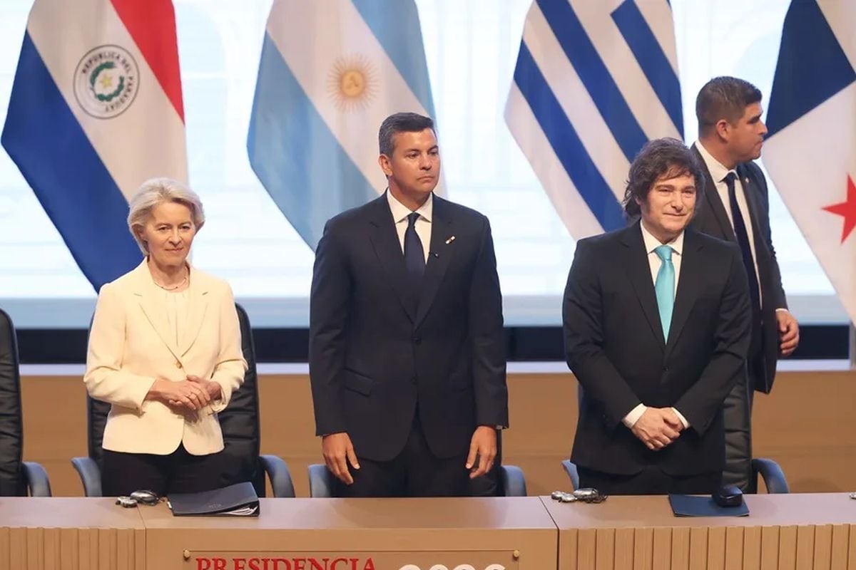 Firma del acuerdo de libre comercio entre la Unión Europea (UE) y los países del Mercosur en Asunción (Paraguay). Foto: EFE/ Juan Pablo Pino