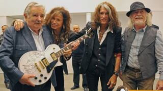 Aerosmith regala guitarra al presidente uruguayo