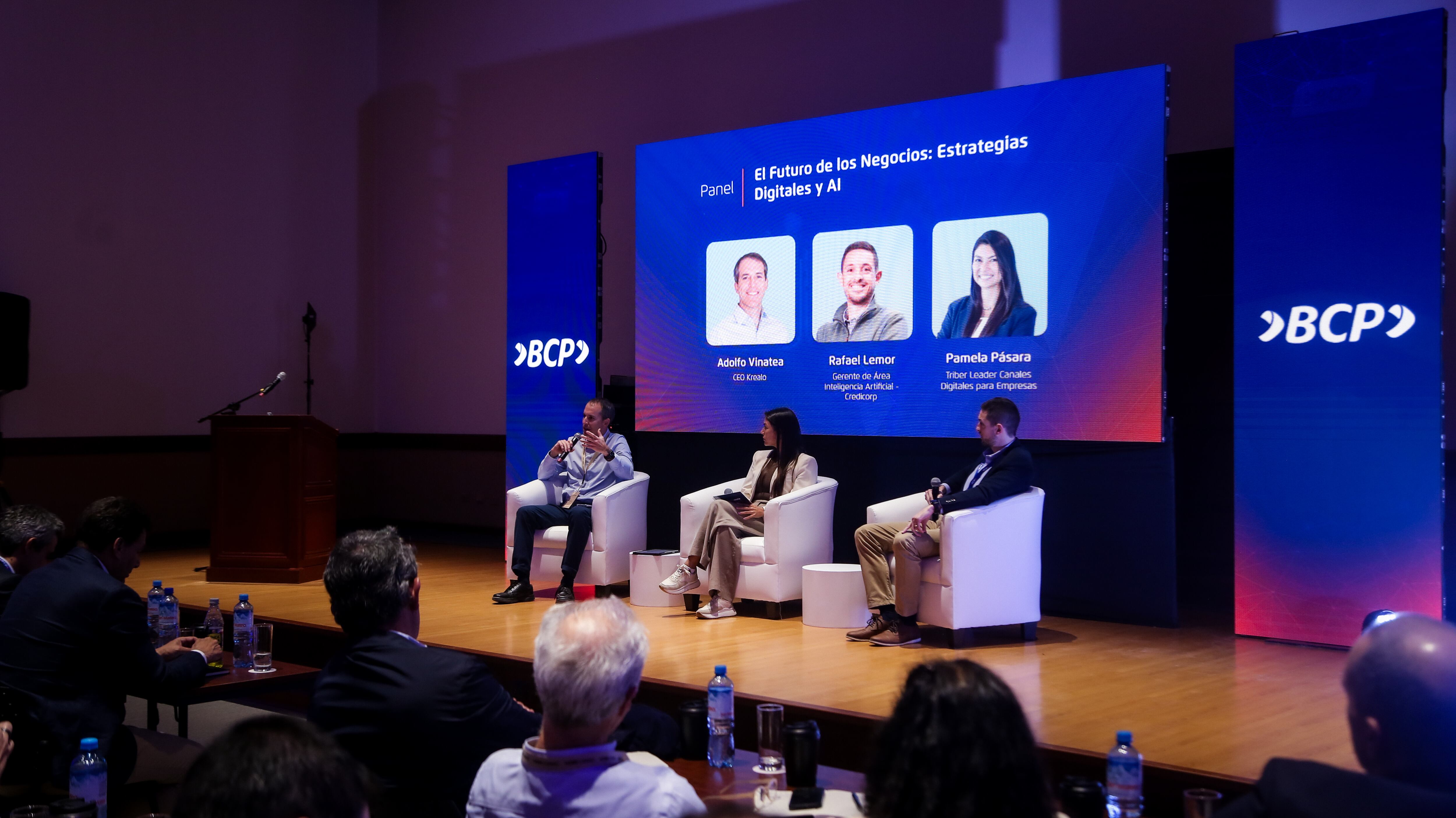 Panel “El Futuro de los Negocios: Estrategias Digitales e IA”.