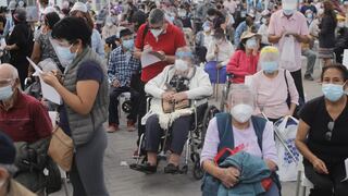 Cientos de adultos mayores de 80 años participaron en la primera jornada de vacunación territorial