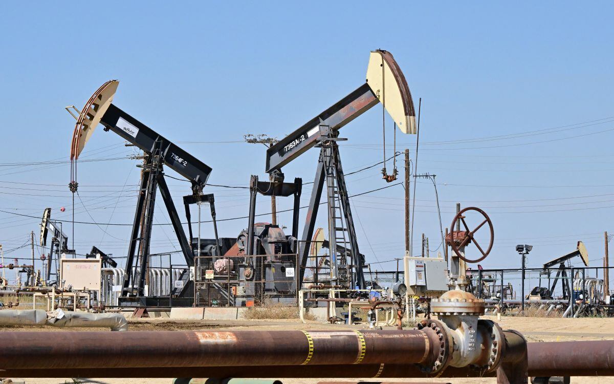 Los precios internacionales del petróleo cayeron con fuerza el miércoles. (Foto de Frederic J. BROWN / AFP)