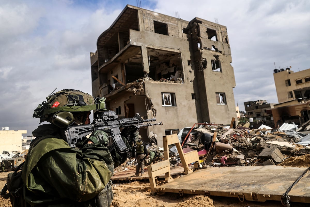 HRW dijo que Israel no está cumpliendo la orden de la corte sobre la ayuda, y citó un descenso del 30% en la media diaria de camiones de ayuda que entran en Gaza en las semanas desde que se pronunció el tribunal. (Foto: AFP)