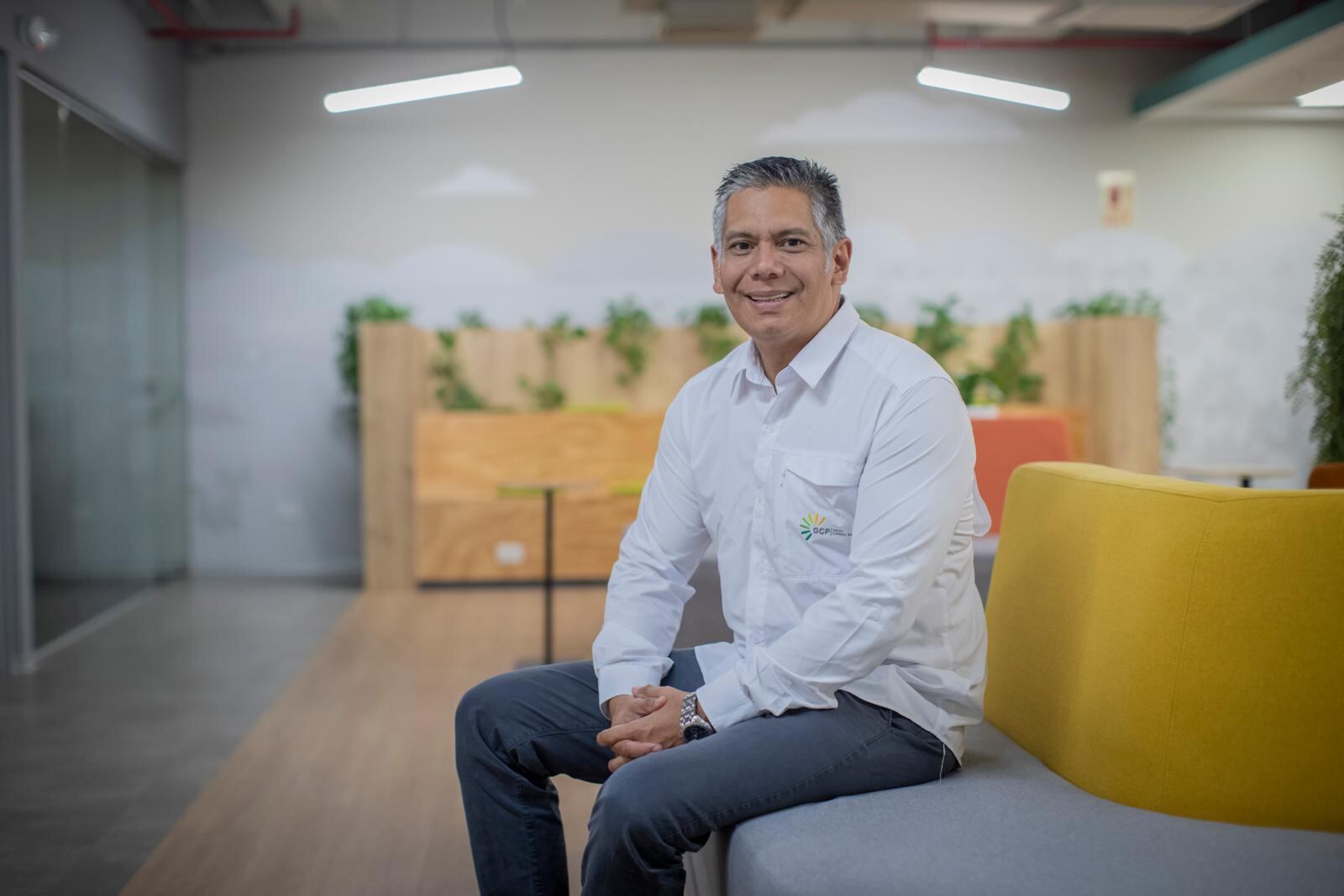 Percy Muente Kunigami, gerente general de Agrícola Cerro Prieto, sostiene que el cambio varietal en los arándanos permitirá mejorar la calidad del producto, ampliar su alcance a nuevos mercados y reducir la dependencia de Estados Unidos. Foto: GEC / Hugo Pérez.