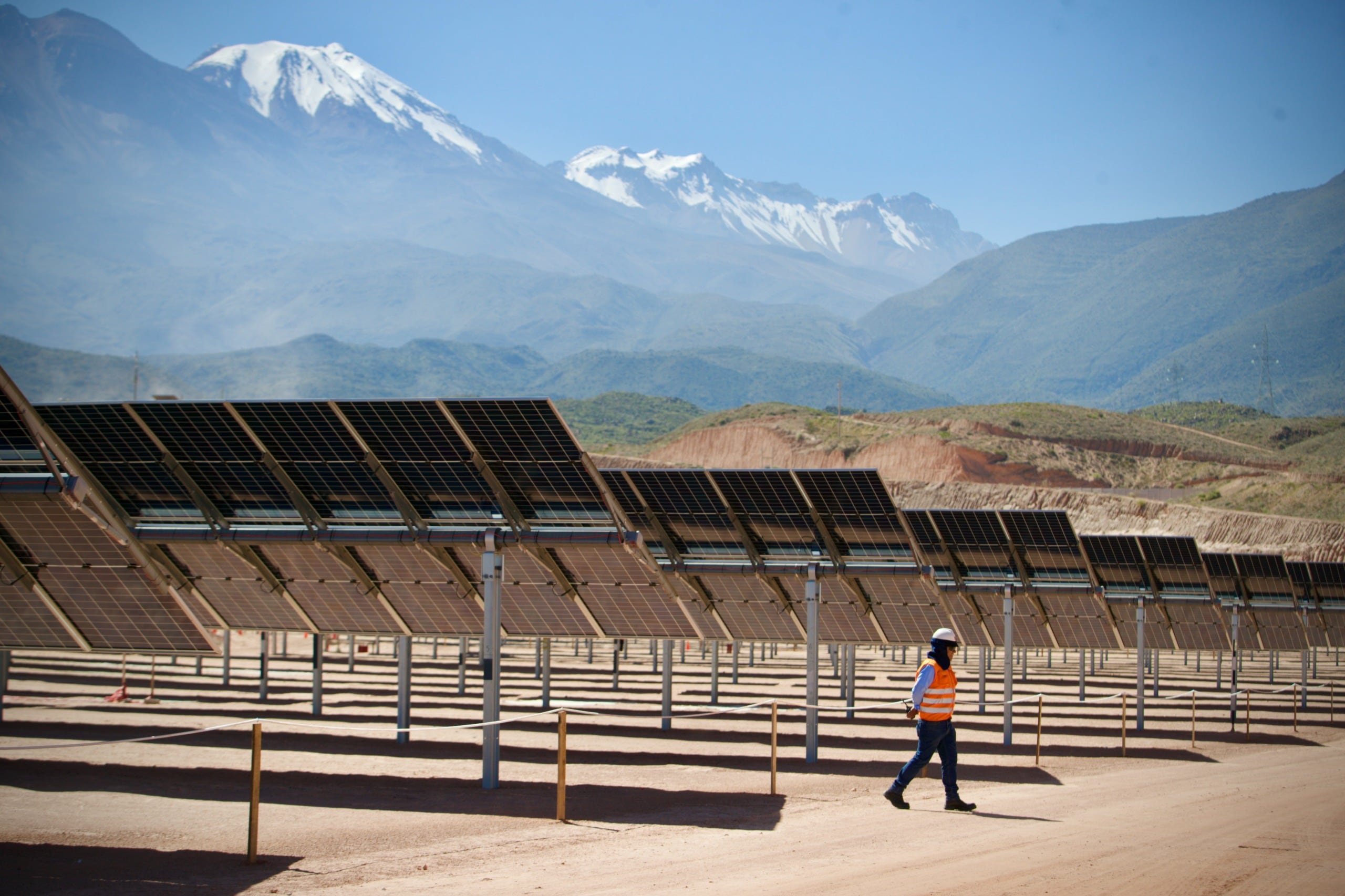 Eólicas y solares: Perú avanza para que baterías aseguren suministro continuo