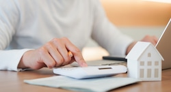 Tasas de interés de créditos hipotecarios inician el año a la baja, ¿cuánto cobra cada banco?