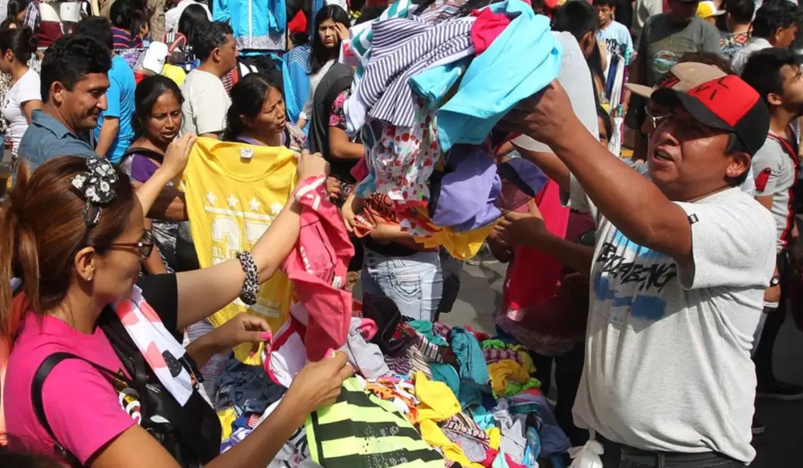 China concentró el 41% del valor importado en polos de algodón para la campaña de verano 2026. (Foto: Andina).