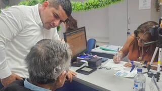 Alberto Fujimori acudió a la Reniec para actualizar documentacion personal