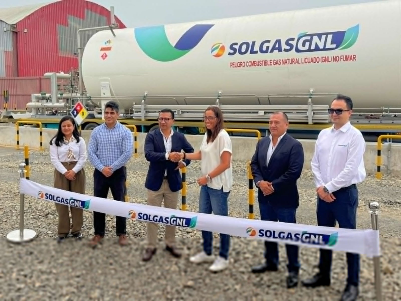 Solgas abastece la estación de GNL de Transpesa, una alianza que respalda el abastecimiento de combustible para su flota de transporte de carga.