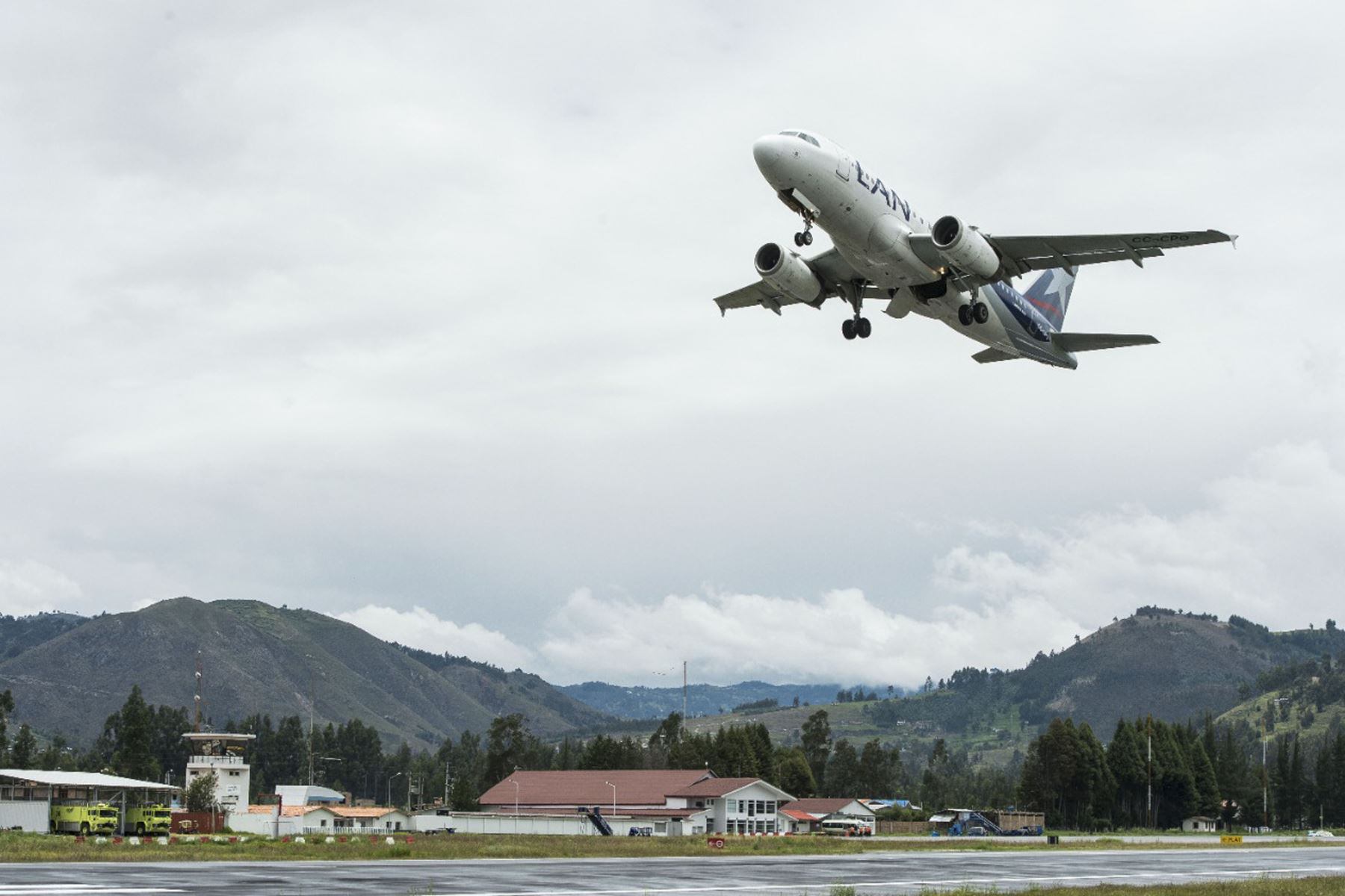En los primeros meses de este año el sector de transporte aéreo alcanzará los niveles prepandemia en el Perú, proyectan AETAI e IATA.