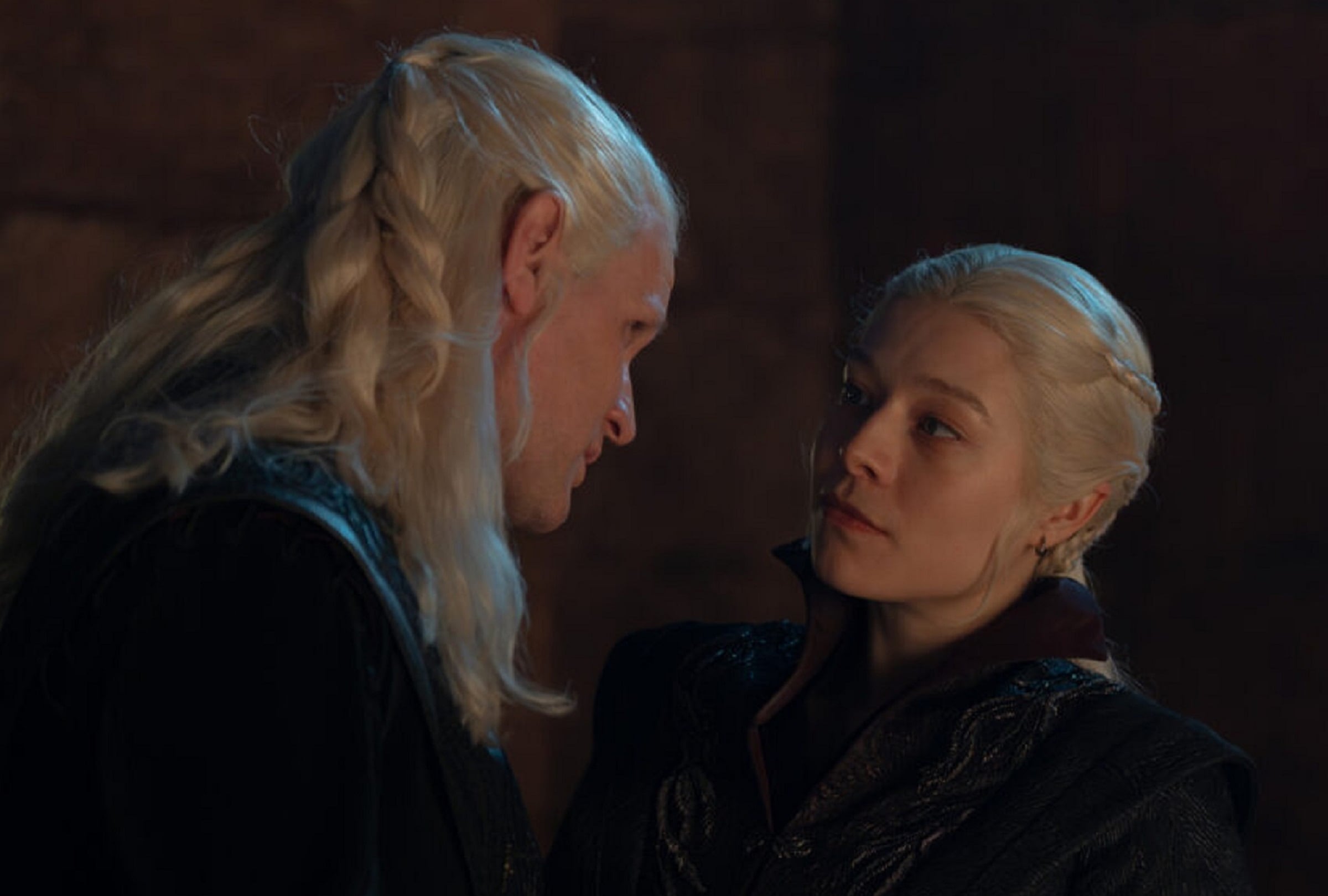 Daemon Targaryen (Matt Smith) se aseguró de que Rhaenyra Targaryen (Emma D’Arcy) se sentara en el Trono de hierro en la tercera temporada de "House of the Dragon" (Foto: HBO)