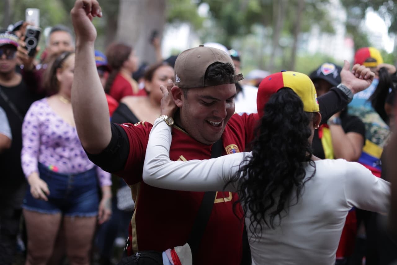 El sábado 3 de enero, cientos de venezolanos celebraron en Lima la captura de Nicolás Maduro. Foto: GEC.