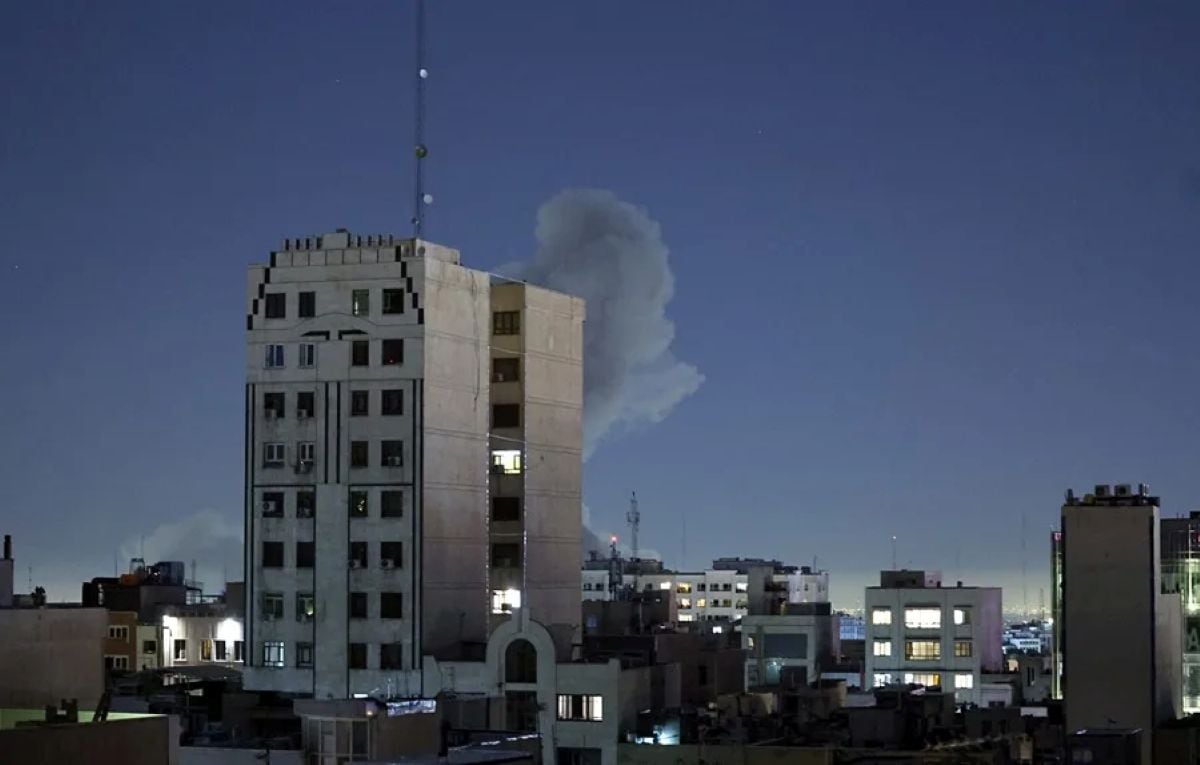 La aviación israelí bombardeó instalaciones del Ministerio de Inteligencia iraní y de la Fuerza Quds en Teherán, en una nueva escalada del conflicto entre Irán e Israel. Foto: EFE.