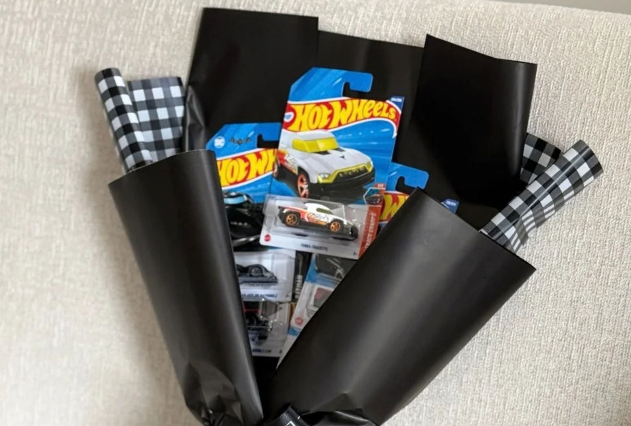 Así es como muchas personas regalan Hot Wheels el 30 de septiembre. (Foto: dcalima.com)