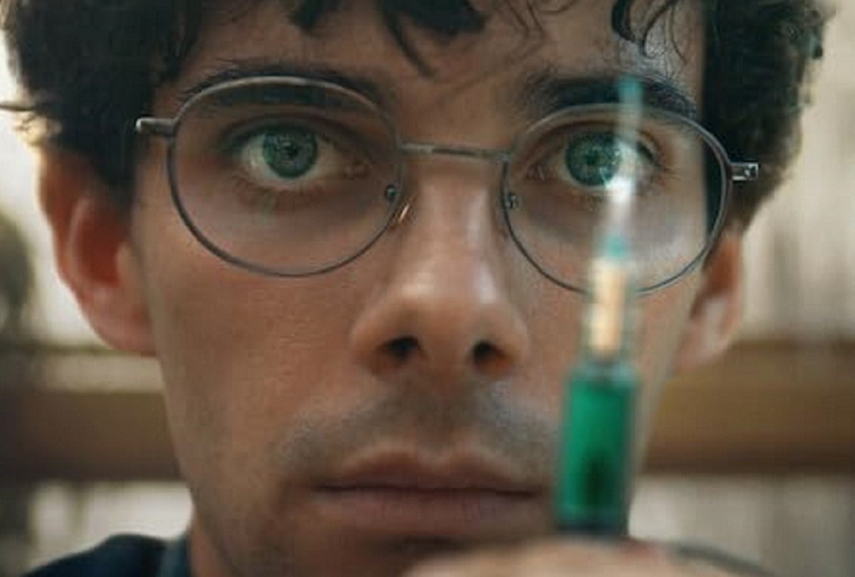 Álvaro Rico se encarga de interpretar a Elmer en la serie española "El jardinero" (Foto: Netflix)