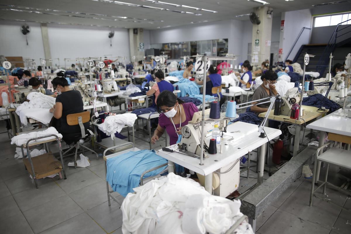 27 de agosto del 2013. Hace 10 años. Respaldan investigar prendas chinas.