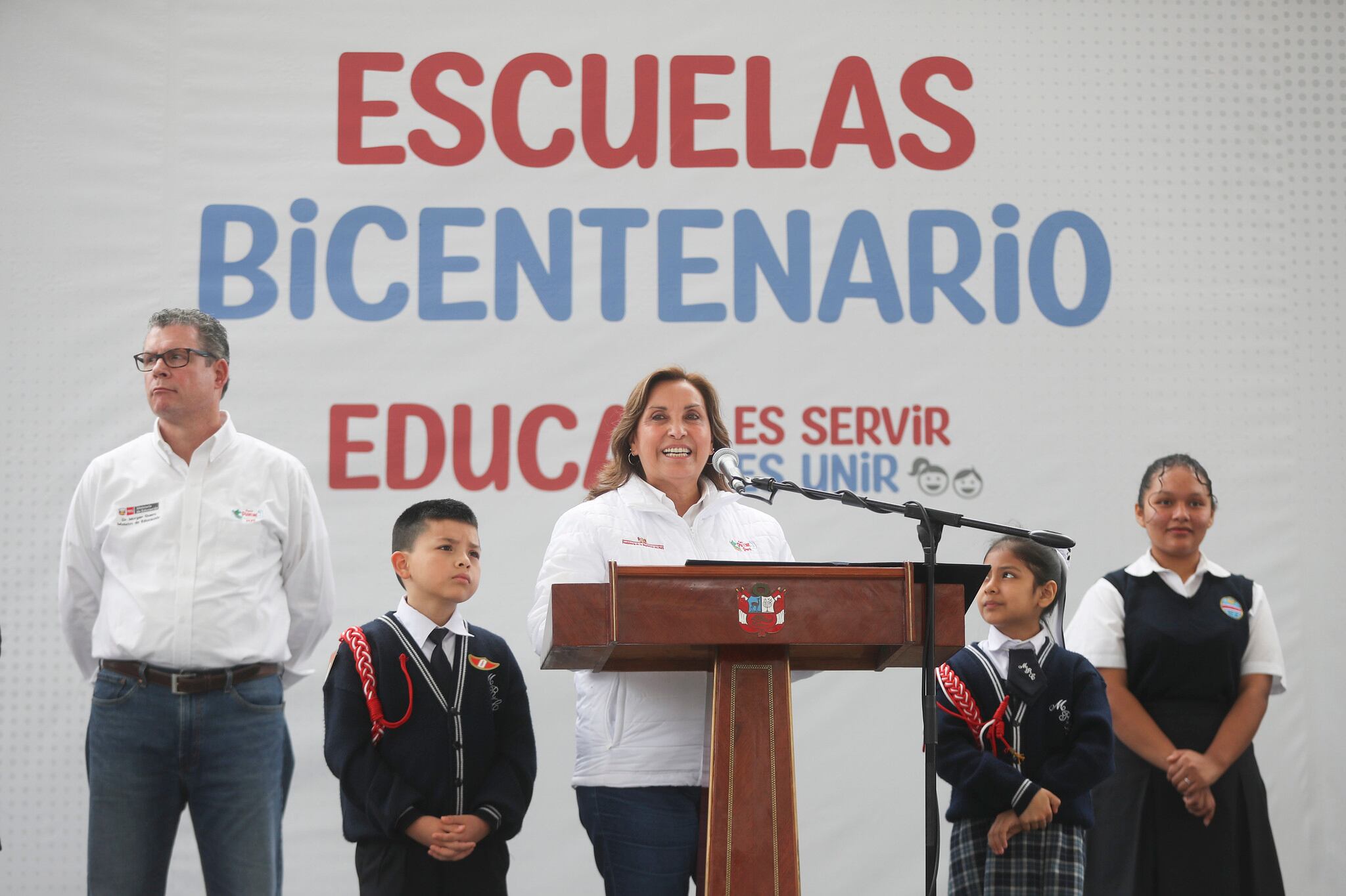 Dina Boluarte participa en presentación de un nuevo colegio bicentenario en SJM. (Foto: Presidencia)
