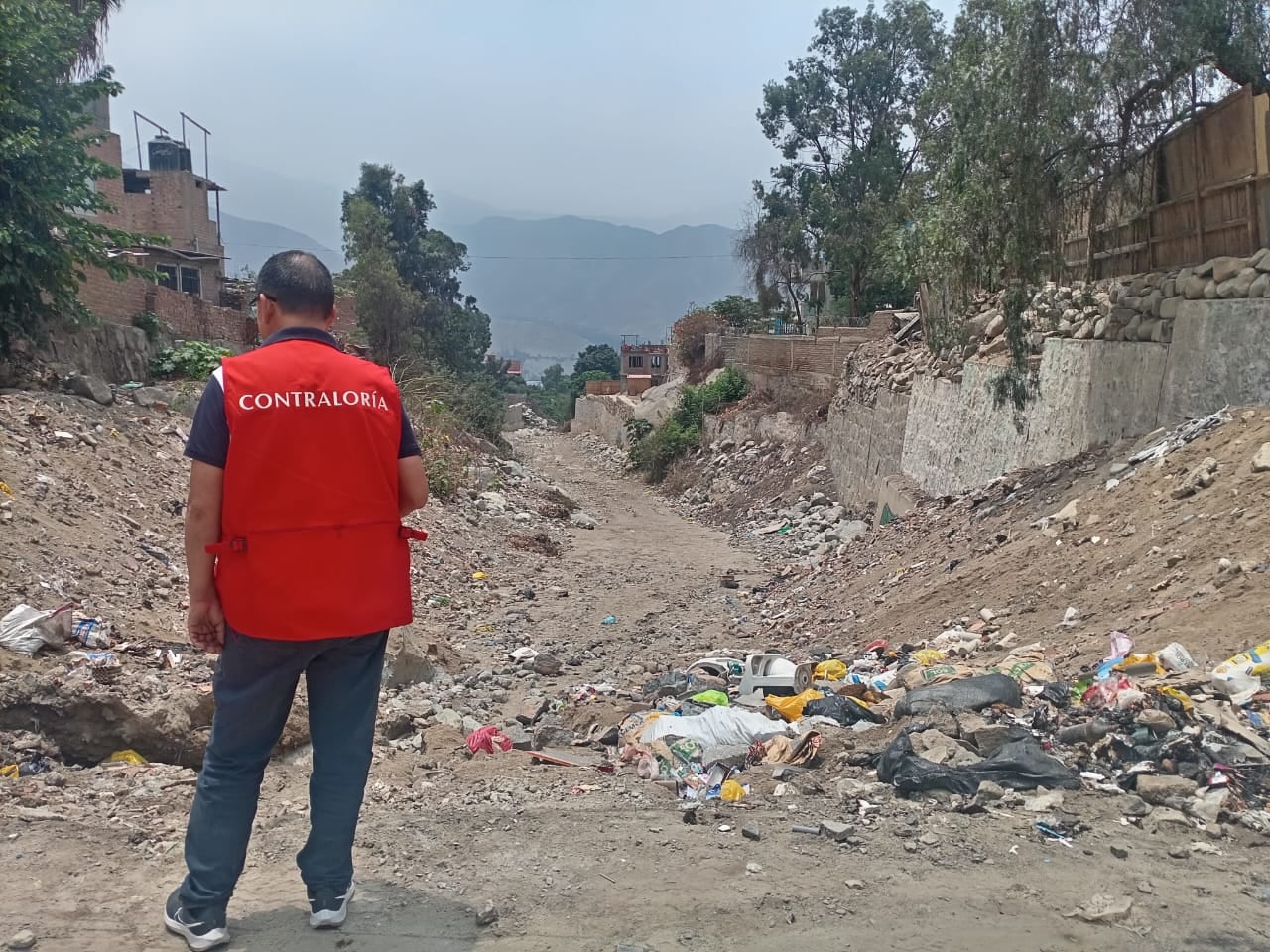 Detectaron falta de fichas actualizadas, maquinaria inoperativa y zonas con residuos acumulados. Foto: Contraloría.