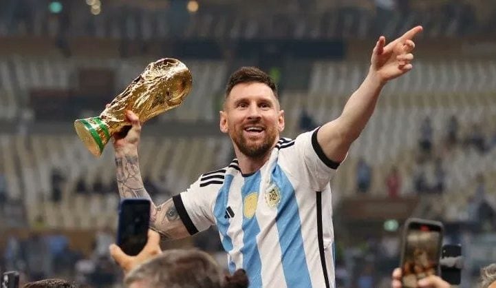 Máximo ídolo. En 21 años de carrera con la camiseta de Argentina, Messi consiguió medalla olímpica de oro y campeonar en la Copa América y Copa Mundial de la FIFA. Foto: TyC Sports