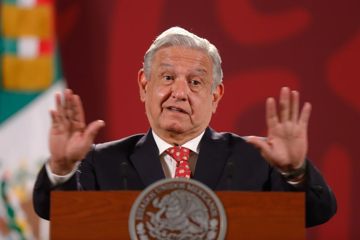 Jean-Pierre reveló que Biden ya sabía que López Obrador no iba a acudir a la cita antes de que el mandatario mexicano lo anunciara oficialmente este lunes en su rueda de prensa matutina desde el Palacio Nacional.
