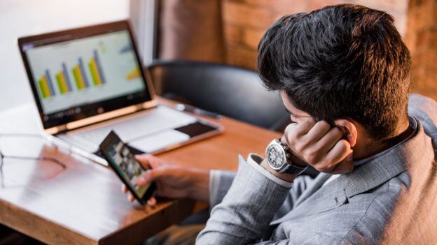 Se avala una prohibición del uso del celular, siempre que la medida tenga una justificación.