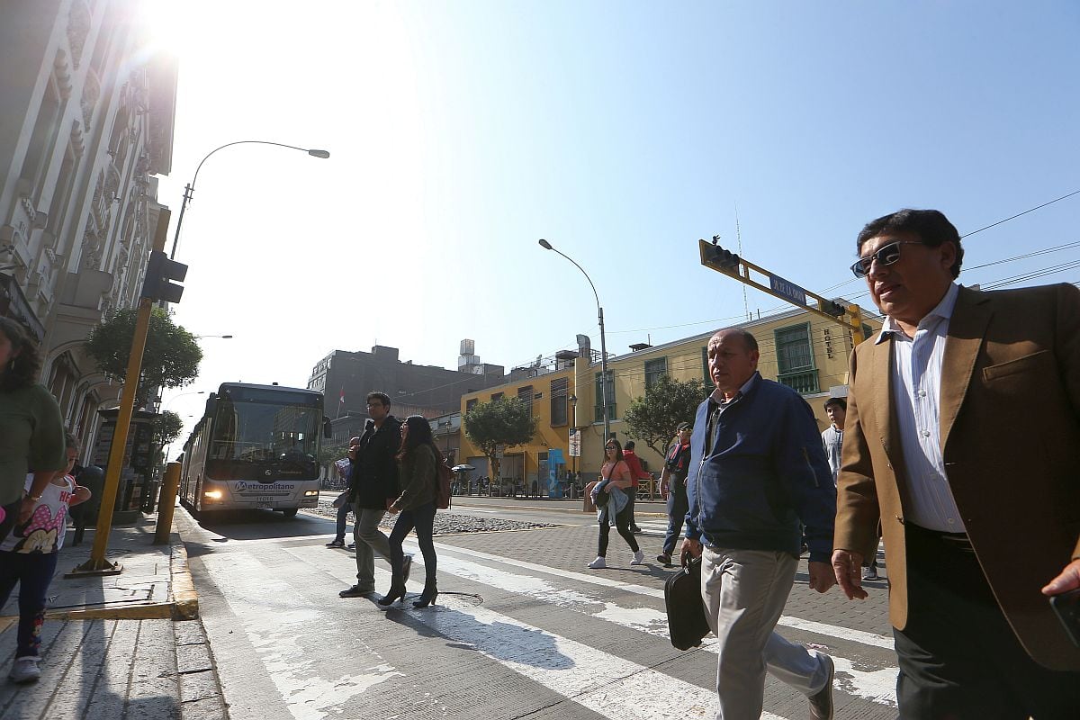 El índice máximo UV alcanzará el nivel 14 en Lima este sábado. Especialista del Senamhi recomendó usar bloqueador solar para proteger la piel. (Foto: GEC)