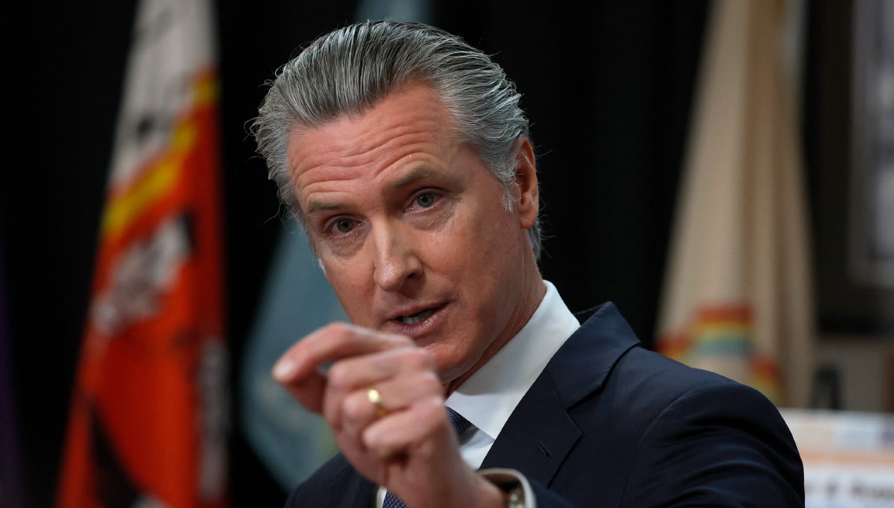 Newsom firma una nueva ley en California: algunos adoptados ahora podrán pedir su readopción