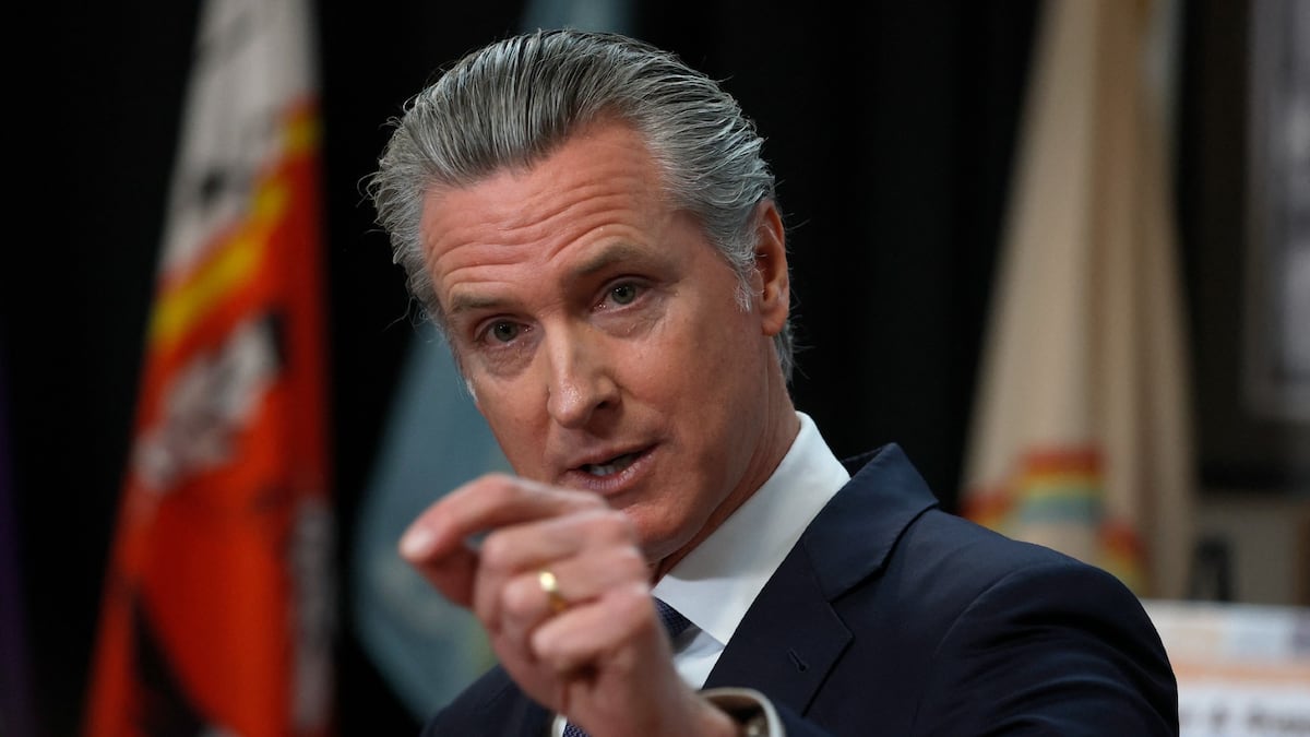 Newsom firma una nueva ley en California: algunos adoptados ahora podrán pedir su readopción
