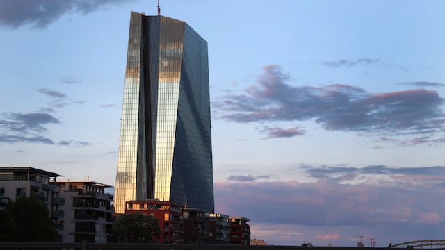BCE reduce sus tenencias de bonos del sur de Europa y aumenta su exposición a Alemania